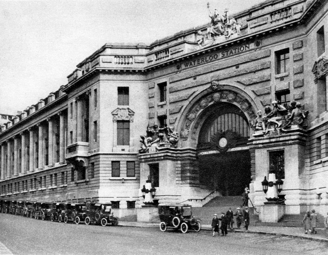 محطة واترلو ، لندن ، 1926-1927. بواسطة ماكليش