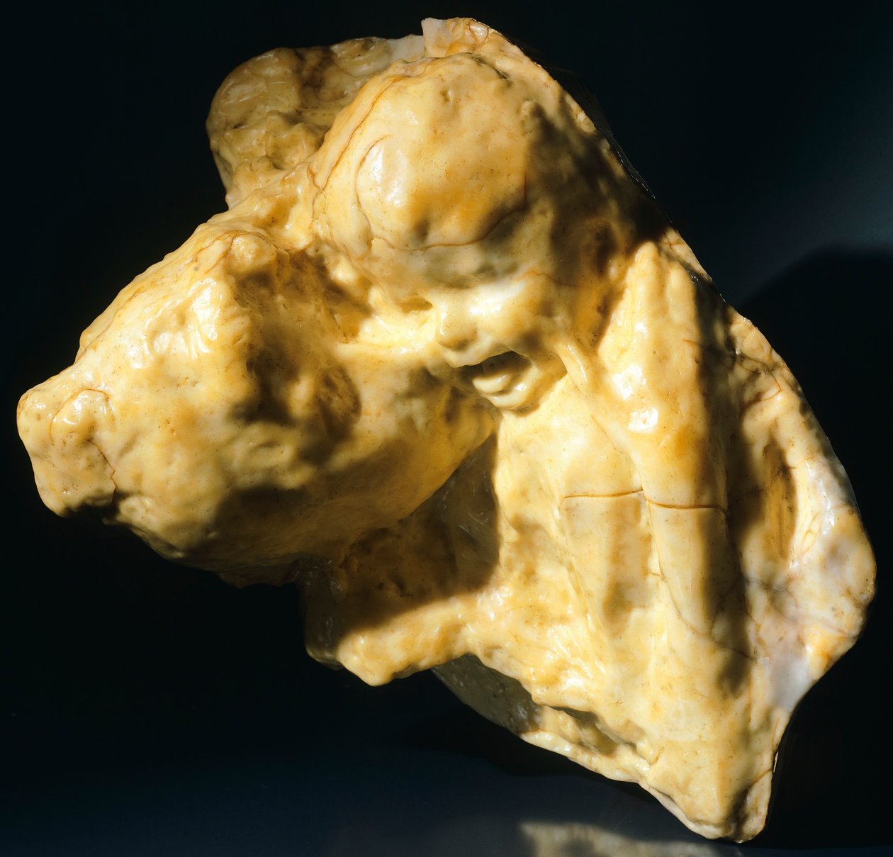 Motherhood, the golden age, by Medardo Rosso (1858-1928). بواسطة ميداردو روسو