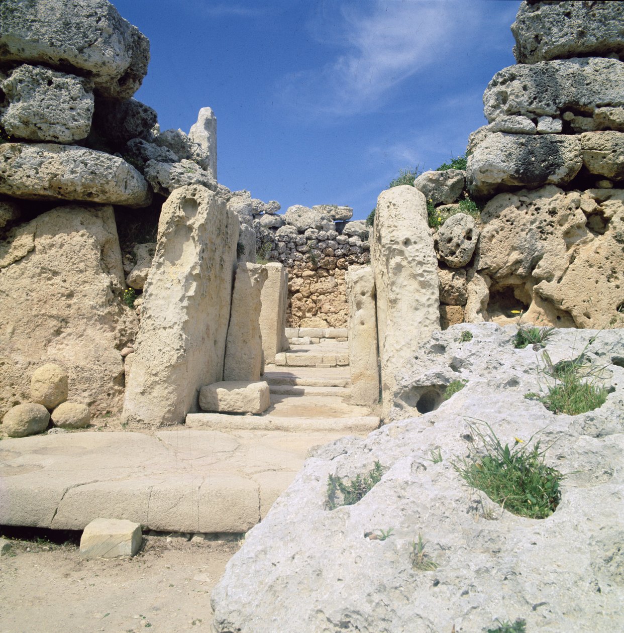 موقع المعبد المغليثي ، c.30000-c.25000 قبل الميلاد بواسطة المغليثية