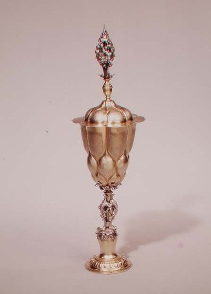 كوب وغطاء مفصصان ، أوغسبورغ ، c.1600 (مذهب فضي) بواسطة ملكيور باير