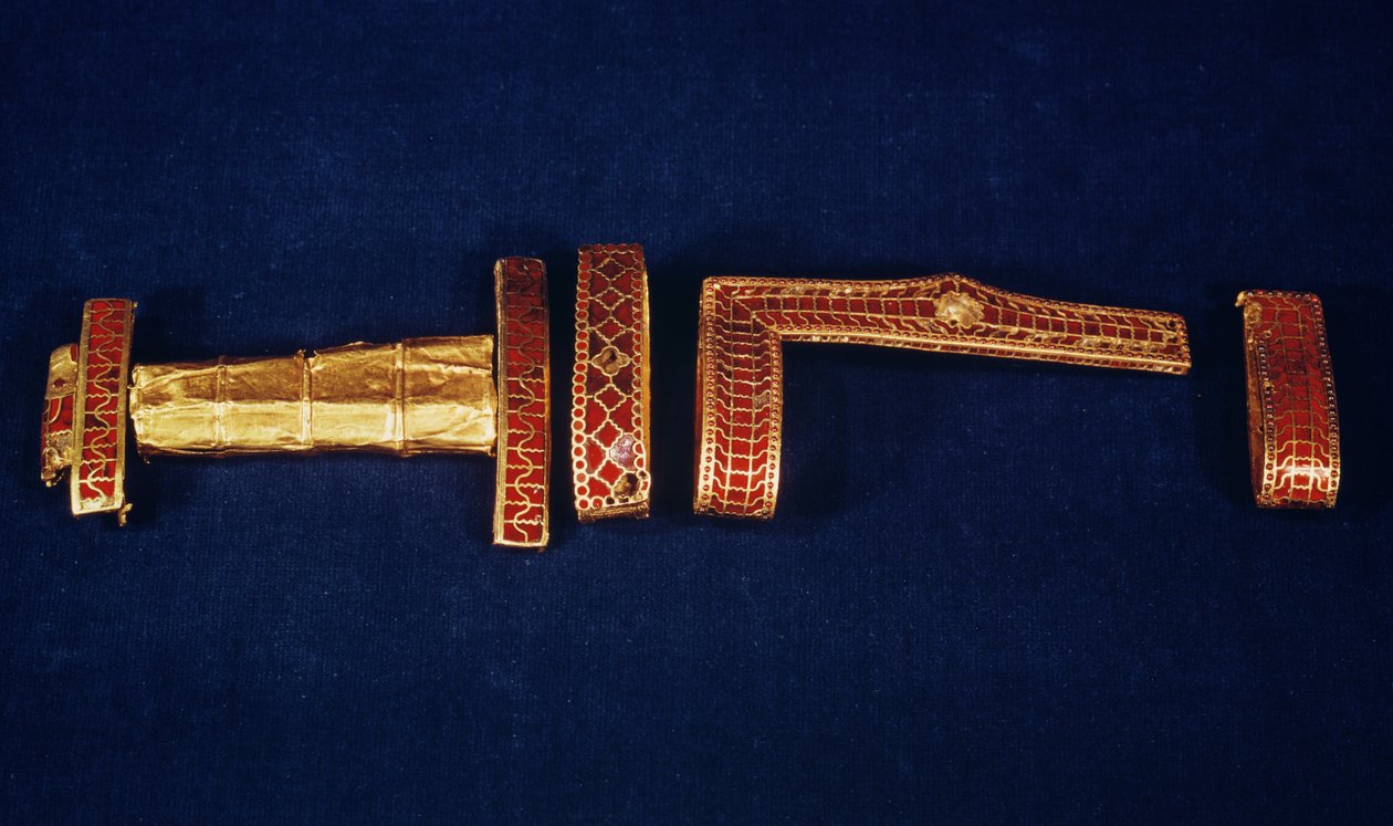 زخارف السيف من كنز Childeric I (426-491) ملك الفرنجة الساليين (الذهب والعقيق) (انظر أيضًا 161328 و 673214 و 694817) بواسطة الميروفنجية
