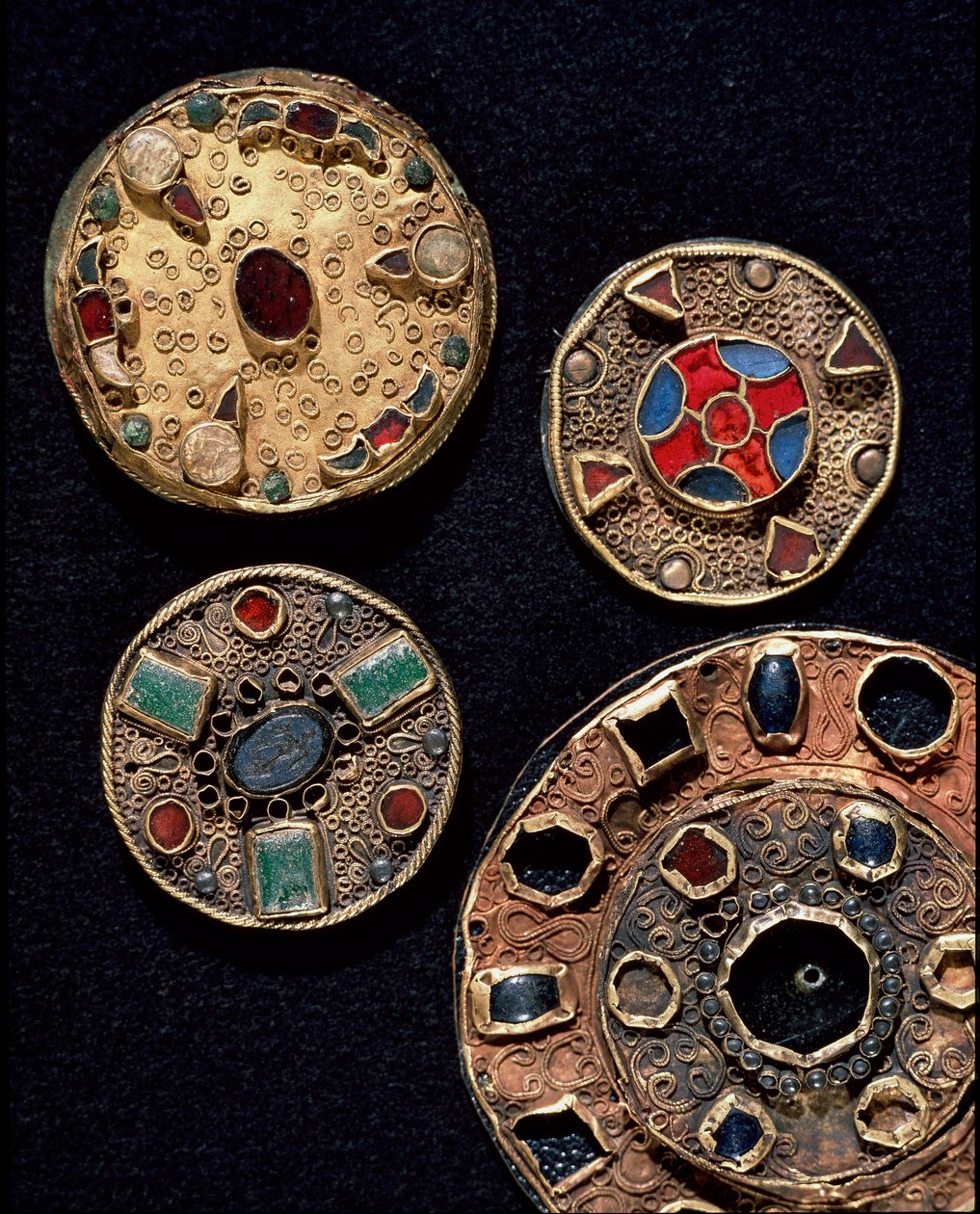 Archaeology of the Middle Ages (Middle Ages). Barbarian art of Gaul: fibules (from Latin fibula meaning attachment) in gold silver works in filigree, polychrome style. France, Merovingian period, 6th-7th century. Strasbourg, Musee d