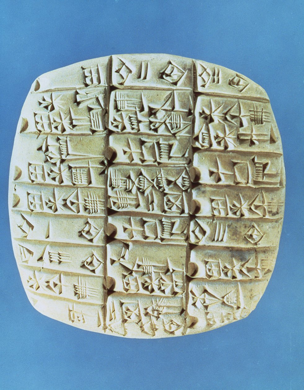 جدول الحسابات مع النص المسماري ، c.2400 قبل الميلاد (الطين) بواسطة بلاد ما بين النهرين