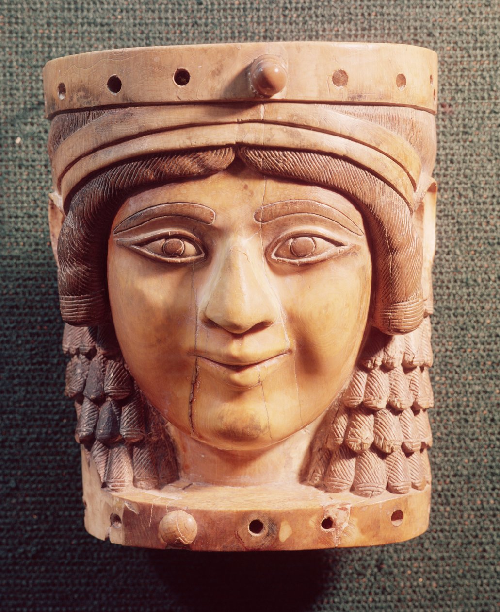 رأس امرأة ، تدعى سيدة البئر أو منى ليزا من نمرود ، من قصر سلمانسار الثالث ، 1400-612 ق. بواسطة بلاد ما بين النهرين