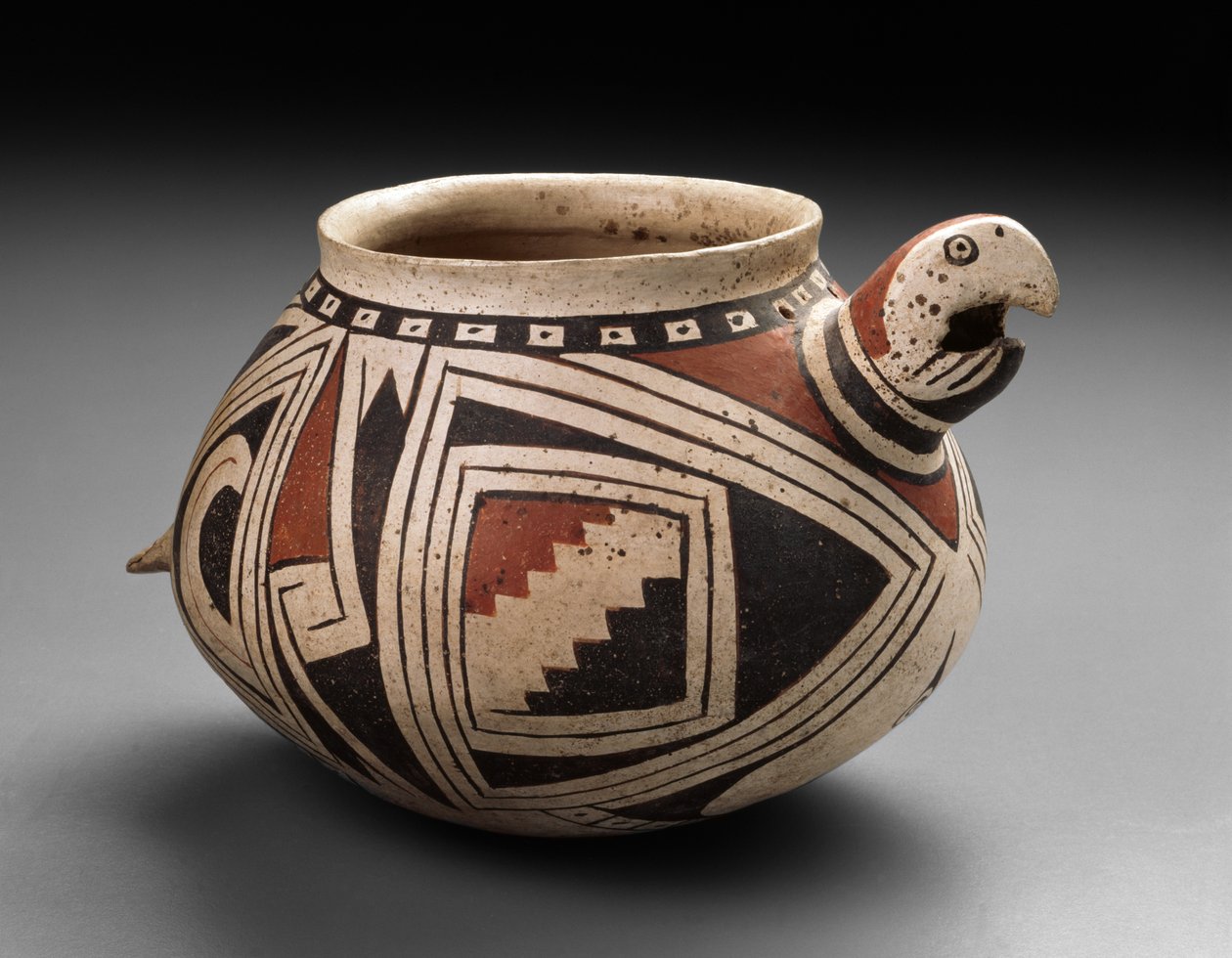 سلطانية مكاو من موغولون ، فترة تارديو ، 1300-50 (آنية فخارية بطلاء متعدد الألوان) بواسطة المدرسة المكسيكية