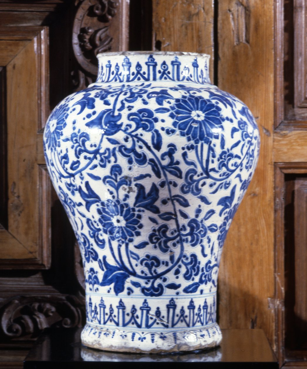 Talavera jar (آنية فخارية) بواسطة المدرسة المكسيكية