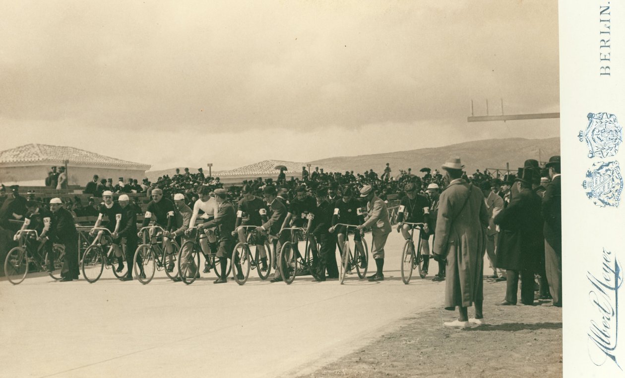 الألعاب الأولمبية ، 1896 ؛ بدأ راكبو الدراجات سباق 12 ساعة بواسطة ماير ألبرت