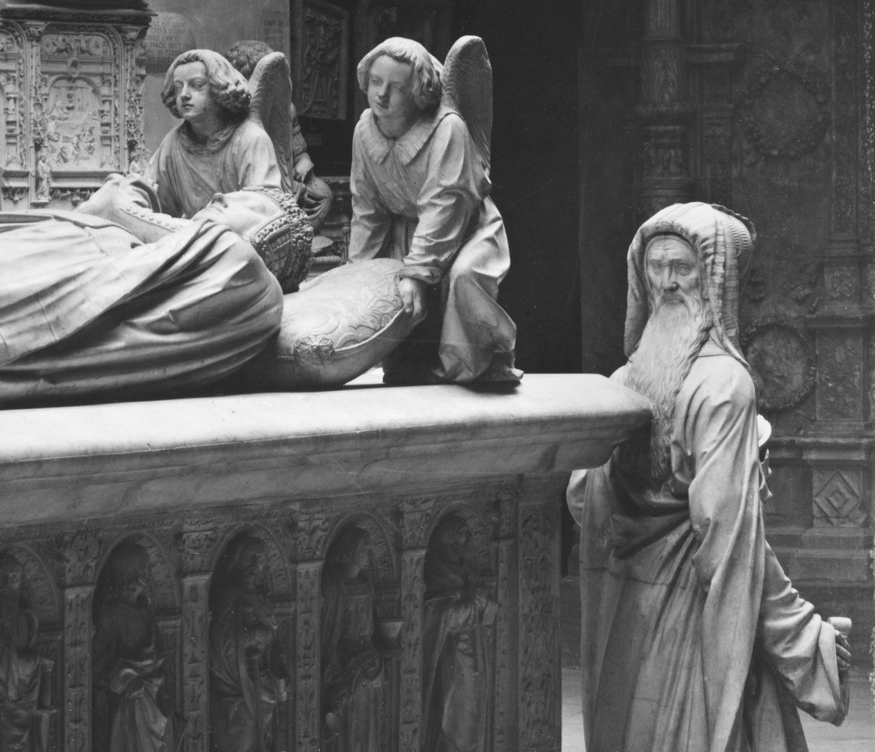نانت ، كاتدرائية القديس بطرس والقديس بولس ، قبر فرانسيس الثاني ، دوق بريتاني و Marguerite of Foix ، المنظر الخلفي للحكمة المعروفة كصورة ذاتية لميشيل كولومب ، 1502-07 (التفاصيل) (جص ج بواسطة ميشيل كولومب