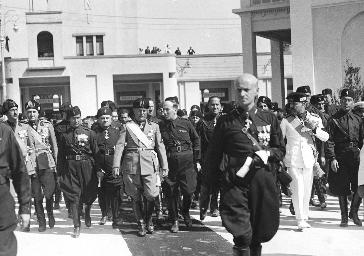 موسوليني في افتتاح مهرجان ليفانتي الخامس في باري ، 06/09/1934 (b / w photo) بواسطة ميشيل فيكاريلي