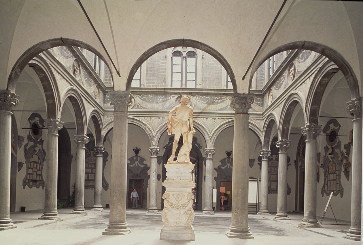داخل قاعة النحت بواسطة Michelozzo di Bartolommeo
