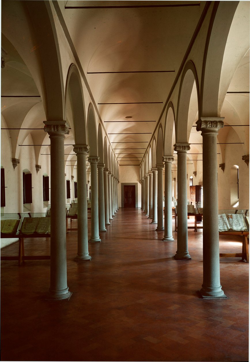 مكتبة دير سان ماركو (القديس مرقس) في فلورنسا بإيطاليا. عمارة Michelozzo di Bartolommeo Michelozzi المعروفة باسم Michelozzo Michelozzi (فلورنسا 1396 - 1472) بواسطة Michelozzo di Bartolommeo