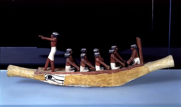 نموذج لقارب ، حوالي 2000-1900 قبل الميلاد (خشب مطلي) (انظر أيضًا 326913) بواسطة المملكة الوسطى المصرية
