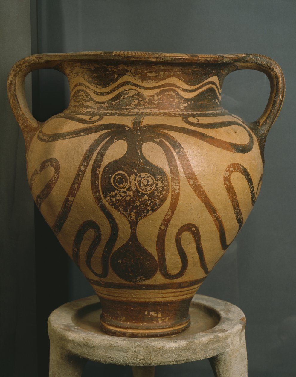 Krater مع تصميم الأخطبوط ، من Ligortynos ، Messara ، Crete ، أواخر Minoan Period III A - III B ، c.1400-1200 قبل الميلاد (الفخار المطلي) بواسطة مينوان