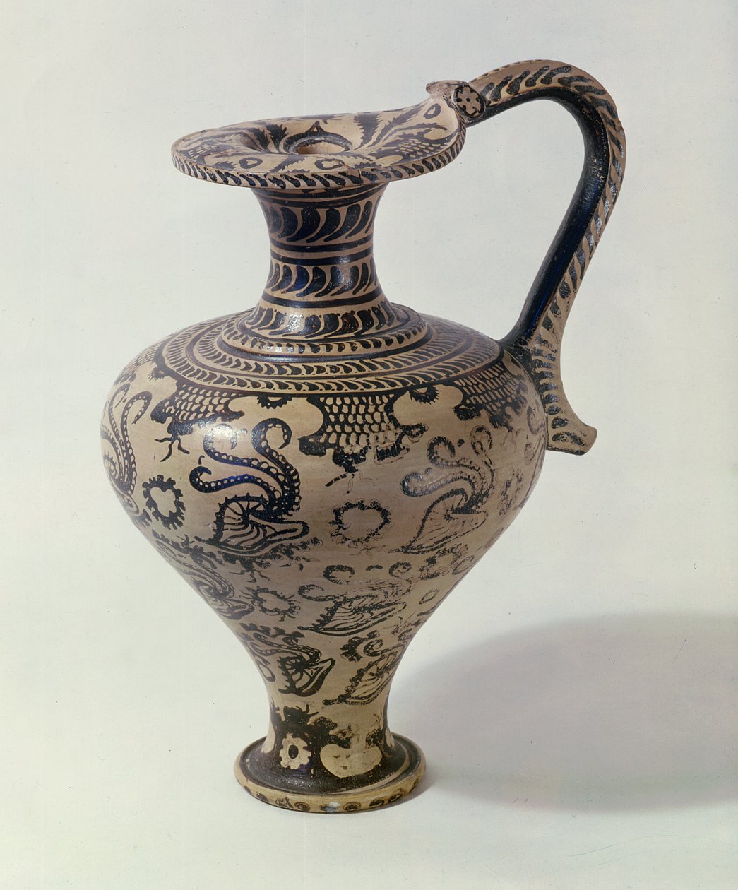 Oenochoe مع زخرفة بحرية (الفخار) بواسطة مينوان
