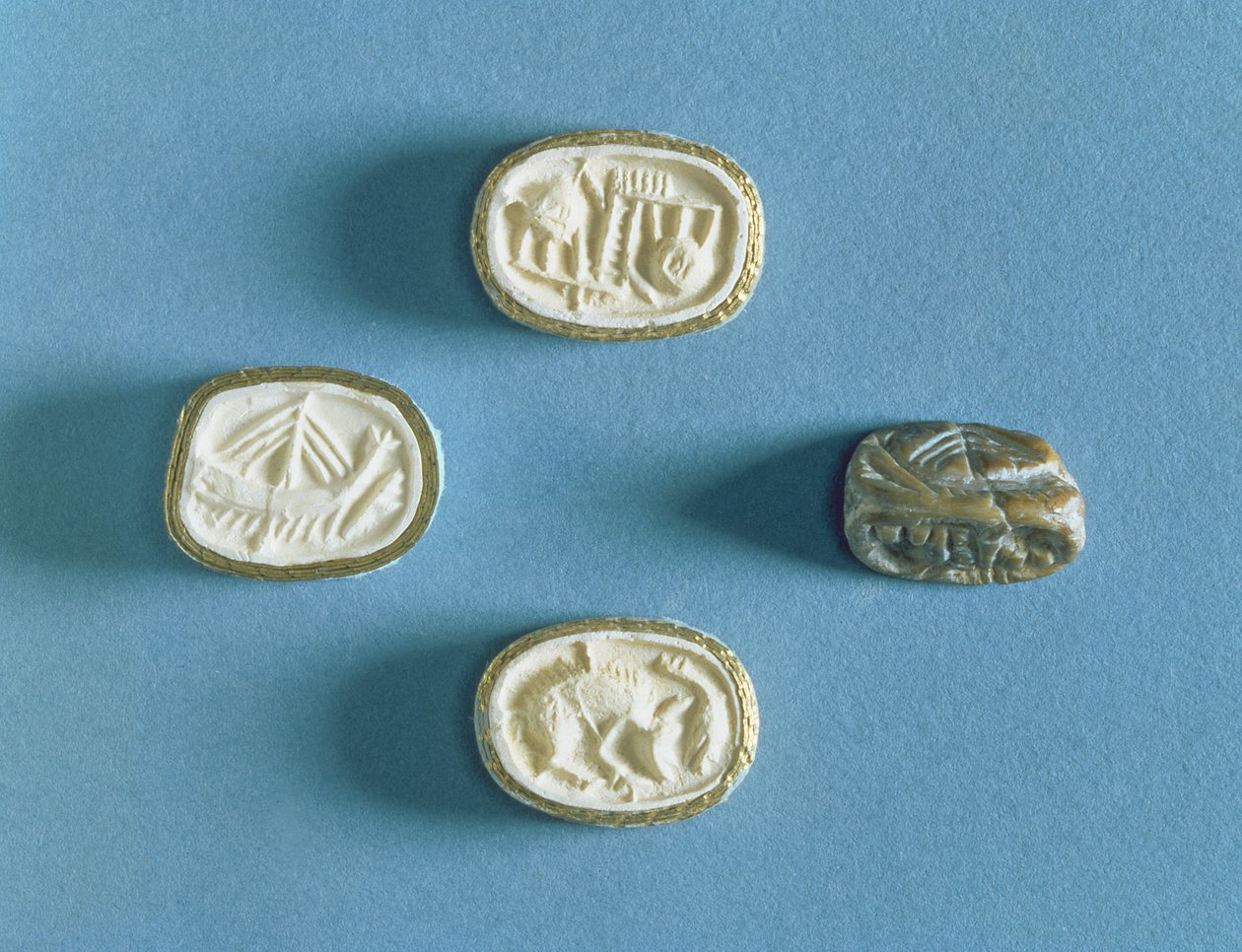 ختم بثلاث انطباعات من Knossos ، أوائل Minoan (الستيتايت) بواسطة مينوان