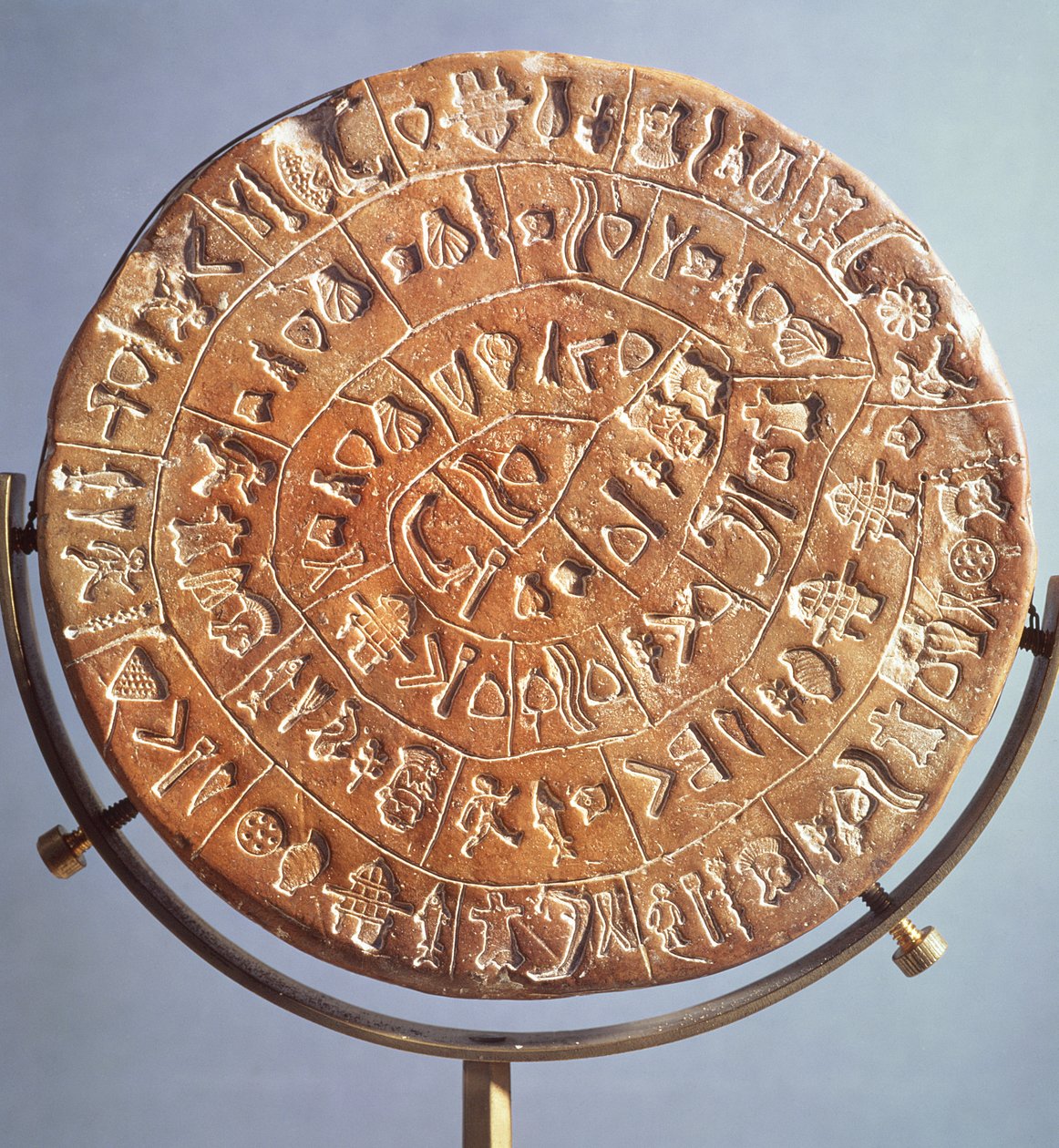 قرص Phaistos ، برموز ذات أهمية مجهولة ، من كريت ، c.1650 قبل الميلاد (الطين) (للجانب الآخر انظر 106116) بواسطة مينوان