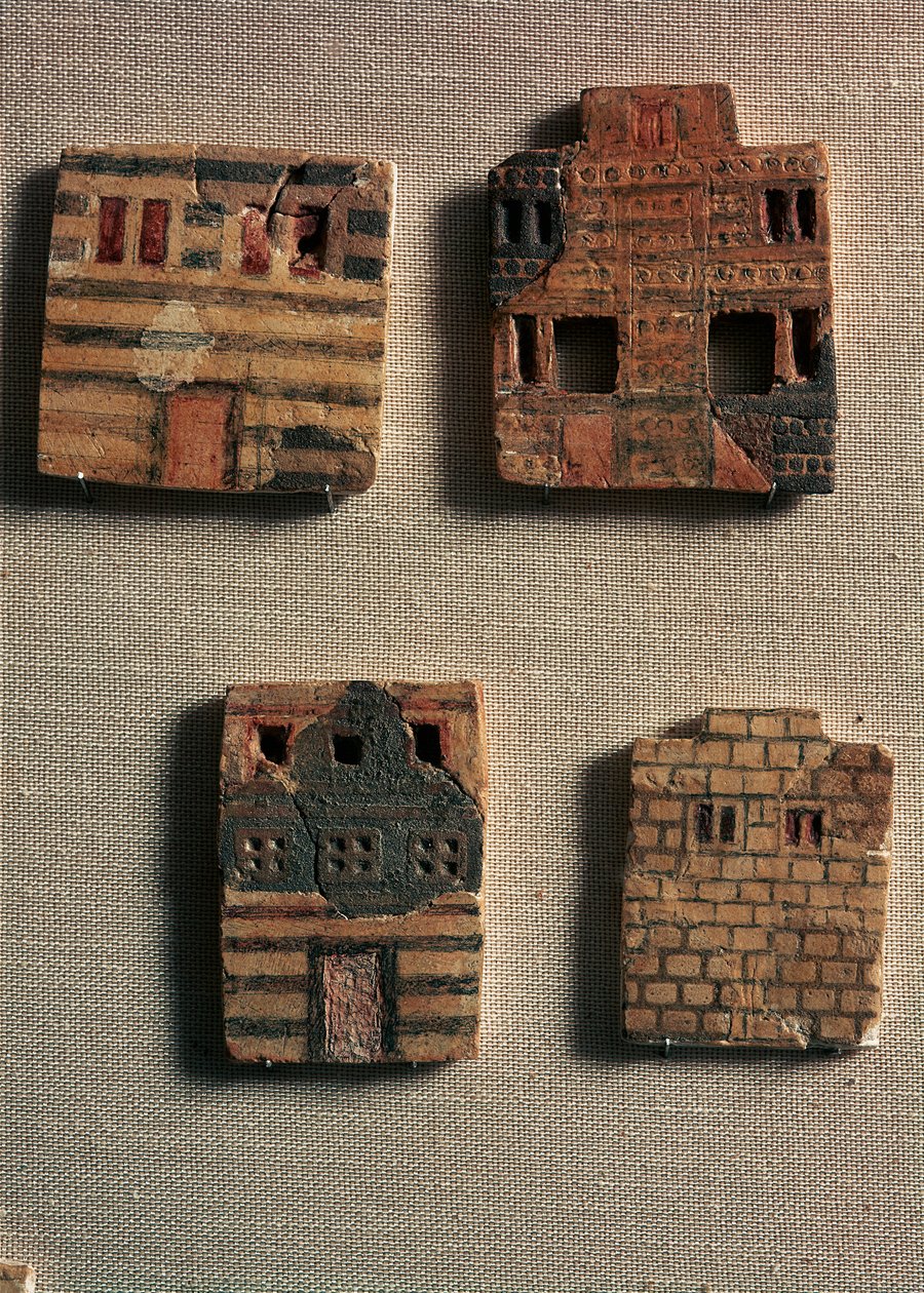 الفن المينوي: بلاط خزفي صغير يمثل منازل مينوان. 1700-1600 ق. هيراكليون ، المتحف الأثري كريت - الفن المينوي: بلاط خزفي صغير يصور منازل مينوان. 1700-1600 ق. المتحف الأثري ، هيراكليون ، كريت ، اليونان بواسطة مينوان