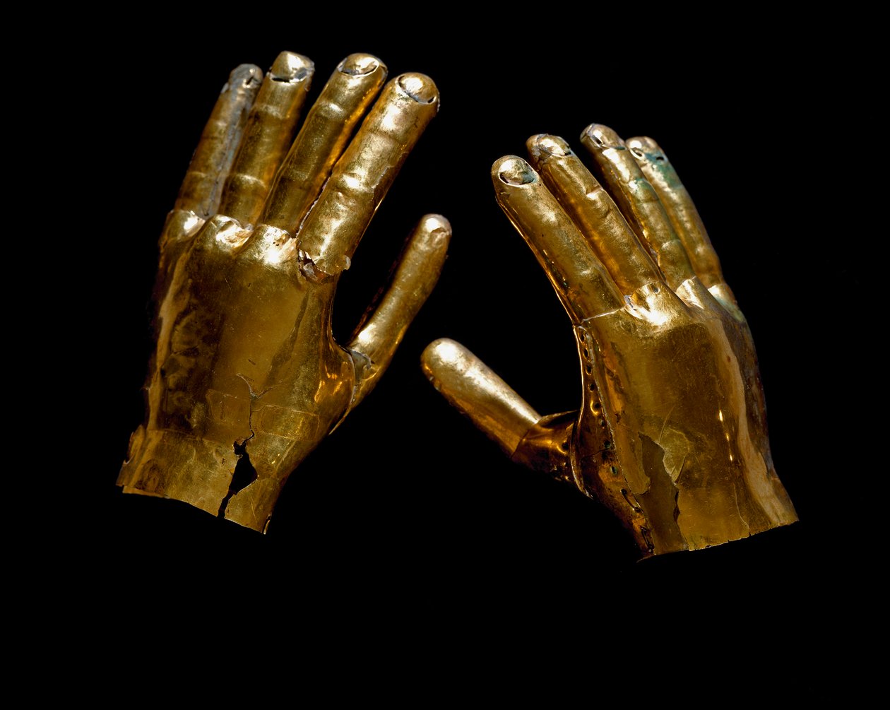 الفن ما قبل الكولومبي ، ثقافة Mochica (Moche ، mochique): أيادي جنائزية من الذهب. 200-500 apres JC Lima ، Musee de l'Or ، بيرو - الفن ما قبل الكولومبي ، ثقافة Moche (200 - 500 م): أيدي جنازة ذهبية - ليما ، متحف أورو ديل بيرو بواسطة موتشي موتشي