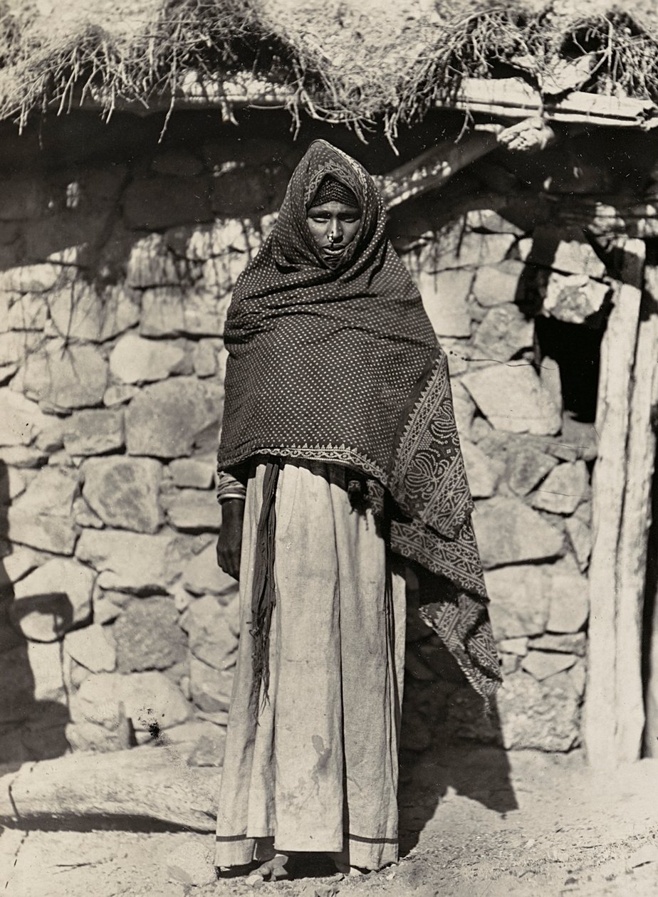 "بناء إمبراطورية" في العصر الفاشي: امرأة أشور ، 09/05/1936 (b / w photo) بواسطة موديستينو بالدينيتي