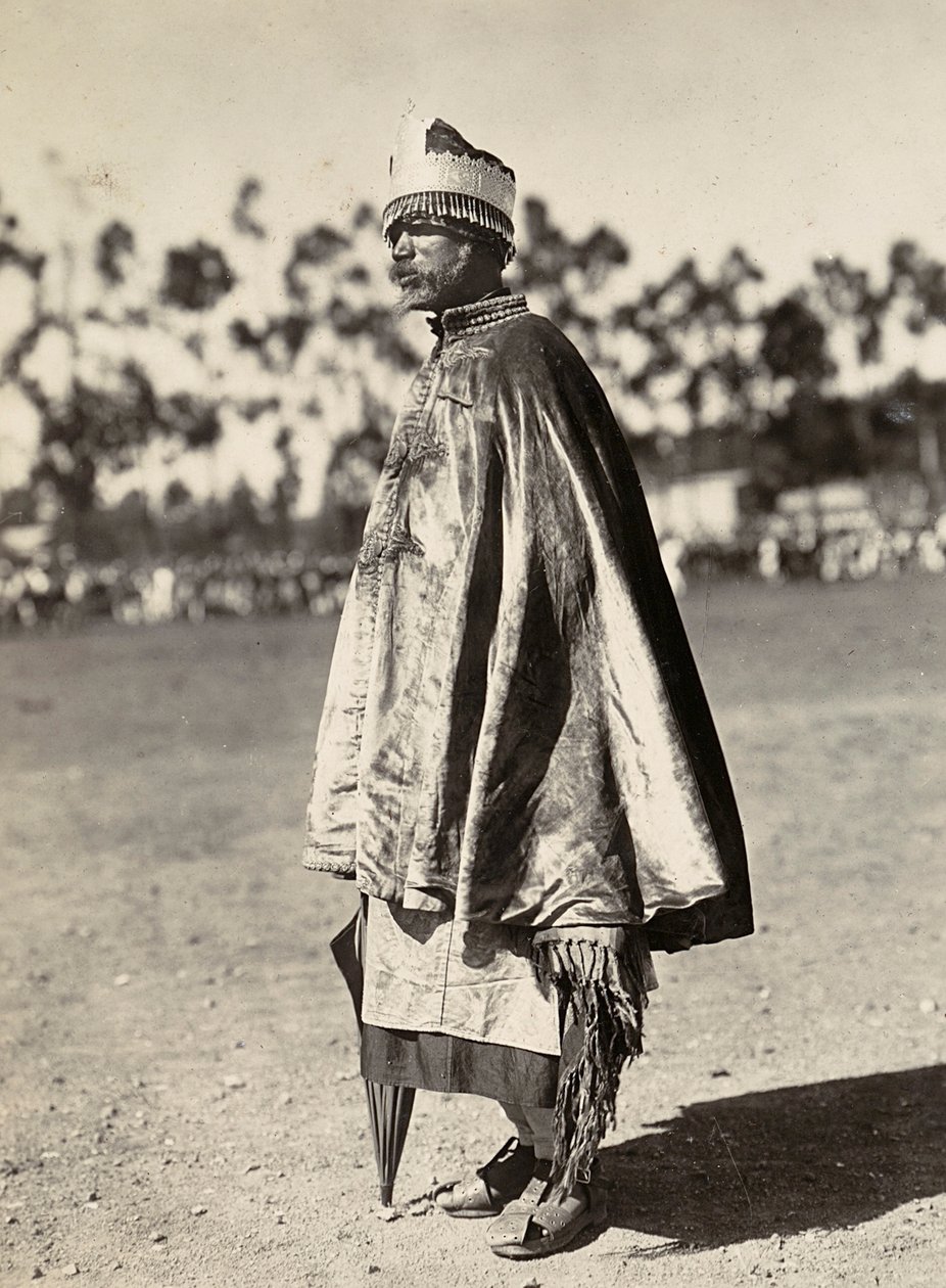 "بناء إمبراطورية" في العصر الفاشي: كاهن قبطي ، 09/05/1936 (b / w photo) بواسطة موديستينو بالدينيتي