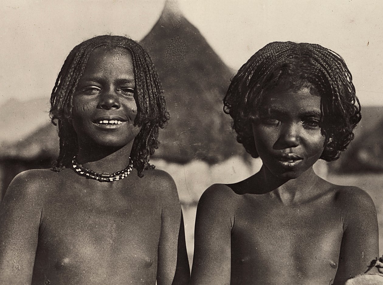 "بناء إمبراطورية" في العصر الفاشي: فتيات ماريا في إريتريا ، 09/05/1936 (b / w photo) بواسطة موديستينو بالدينيتي