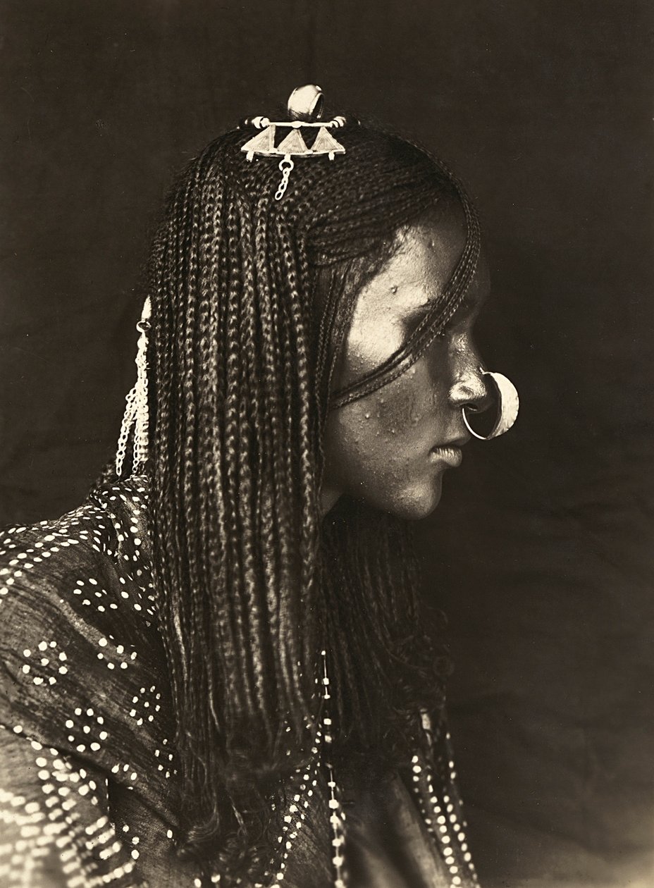 "بناء إمبراطورية" في العصر الفاشي: فتاة مسلمة ، 09/05/1936 (b / w photo) بواسطة موديستينو بالدينيتي