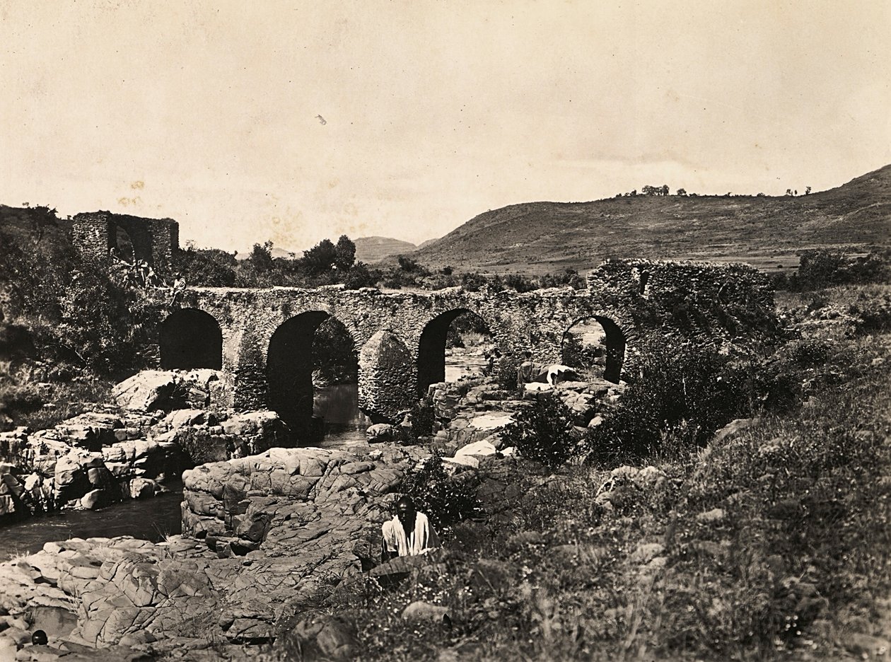 "بناء إمبراطورية" في العصر الفاشي: جسر برتغالي في غوندار ، إثيوبيا ، 09/05/1936 (b / w photo) بواسطة موديستينو بالدينيتي