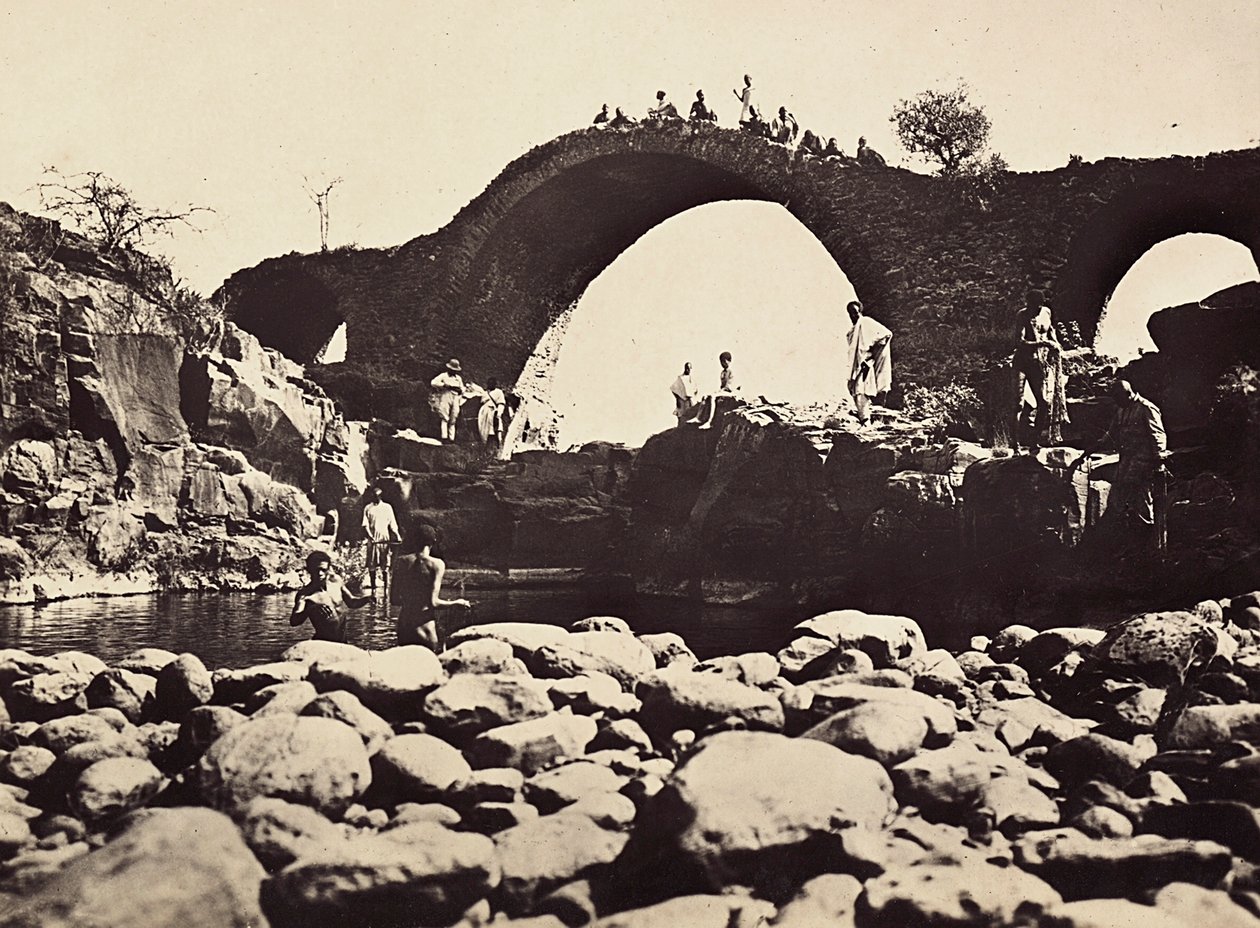 "بناء إمبراطورية" في العصر الفاشي: جسر برتغالي فوق نهر أنغارب ، 09/05/1936 (صورة بالأبيض والأسود) بواسطة موديستينو بالدينيتي