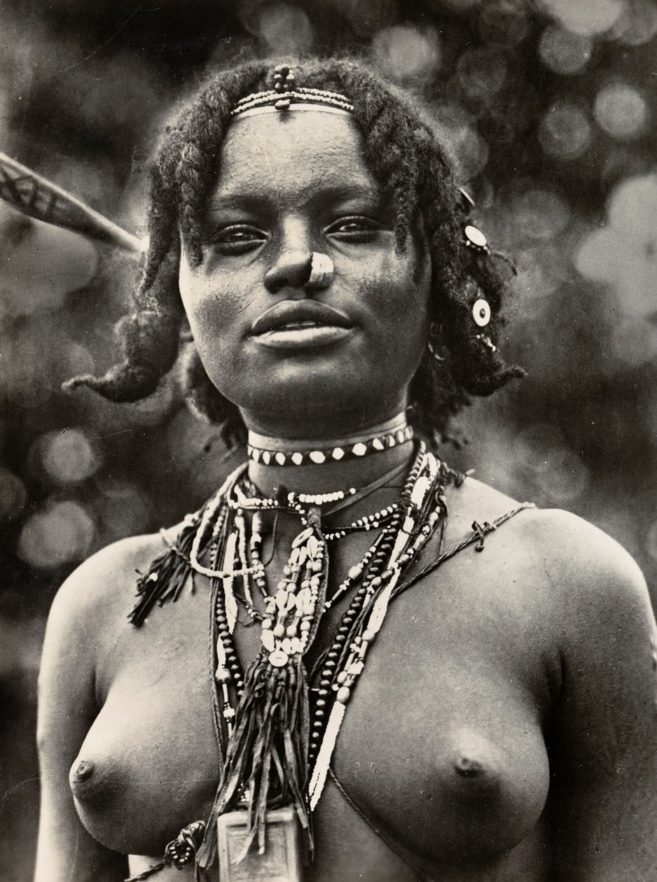 "بناء إمبراطورية" في العصر الفاشي: امرأة من كوناما ، 09/05/1936 (b / w photo) بواسطة موديستينو بالدينيتي