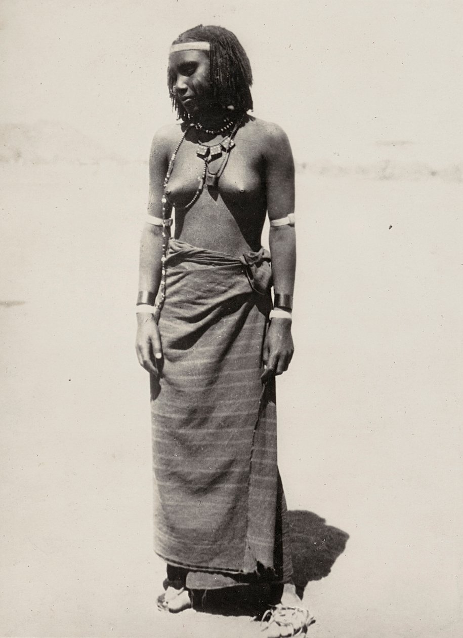 "بناء إمبراطورية" في العصر الفاشي: امرأة من كوناما ، 09/05/1936 (b / w photo) بواسطة موديستينو بالدينيتي