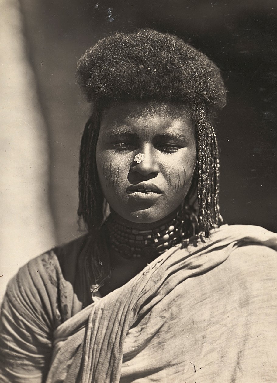 "بناء إمبراطورية" في العصر الفاشي: فتاة من قبيلة بيلين ، 09/05/1936 (b / w photo) بواسطة موديستينو بالدينيتي