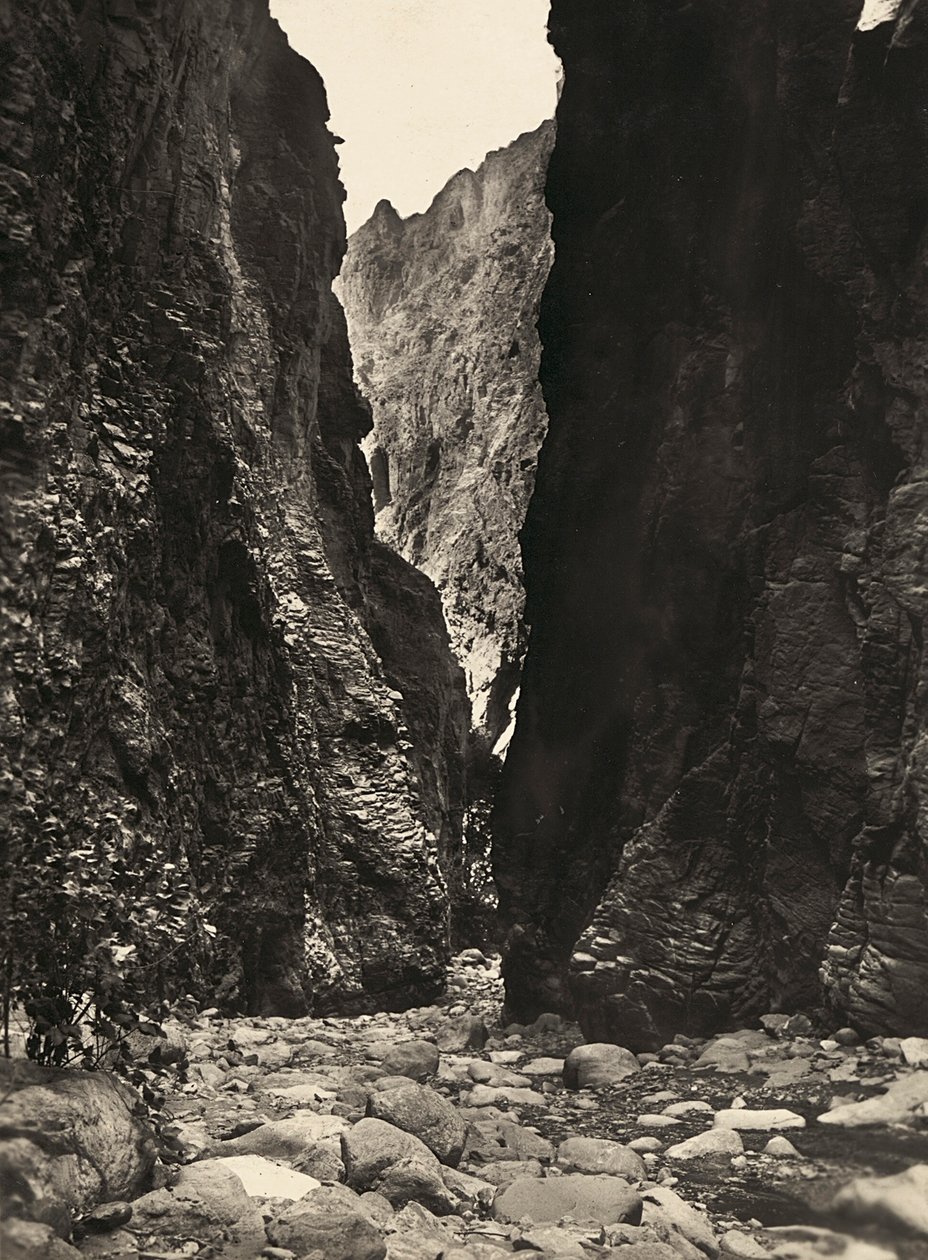 "بناء إمبراطورية" في العصر الفاشي: ممر ضيق في Endeli ، 09/05/1936 (b / w photo) بواسطة موديستينو بالدينيتي