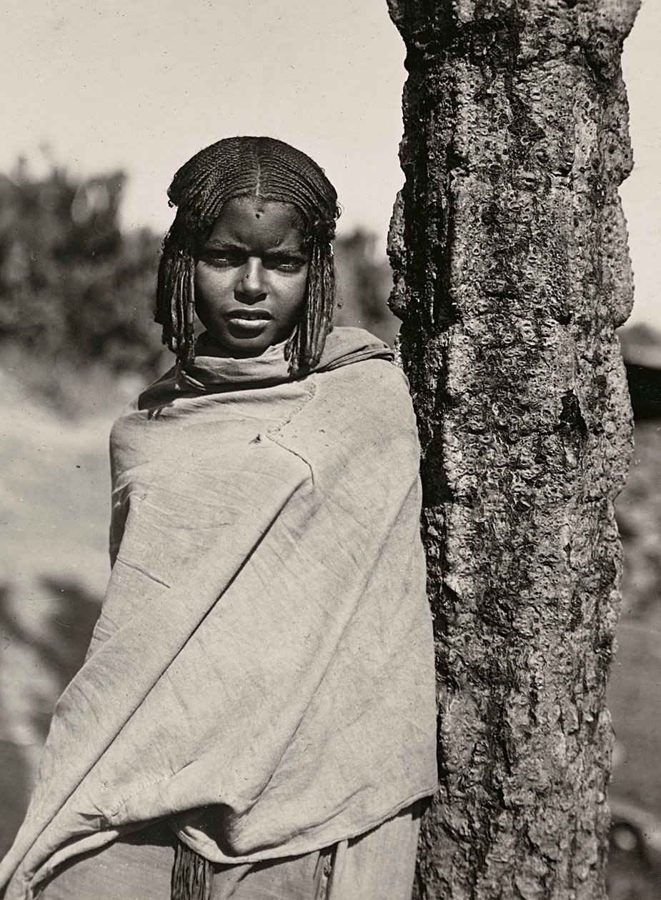 "بناء إمبراطورية" في العصر الفاشي: امرأة من قبيلة بيلين ، 09/05/1936 (b / w photo) بواسطة موديستينو بالدينيتي