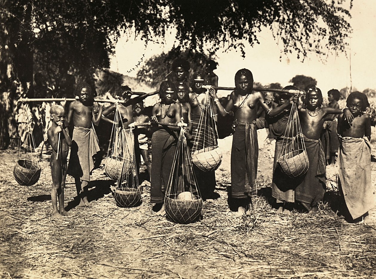 "بناء إمبراطورية" في العصر الفاشي: حاملي مياه كوناما ، 09/05/1936 (b / w photo) بواسطة موديستينو بالدينيتي