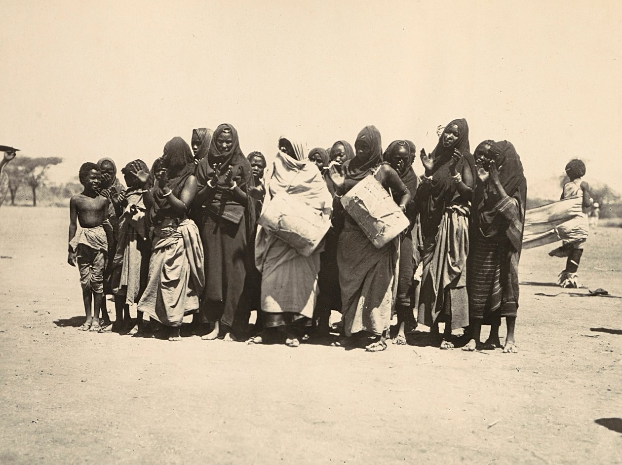 "بناء إمبراطورية" في العصر الفاشي: مجموعة ملونة من النساء المسلمات ، 09/05/1936 (b / w photo) بواسطة موديستينو بالدينيتي