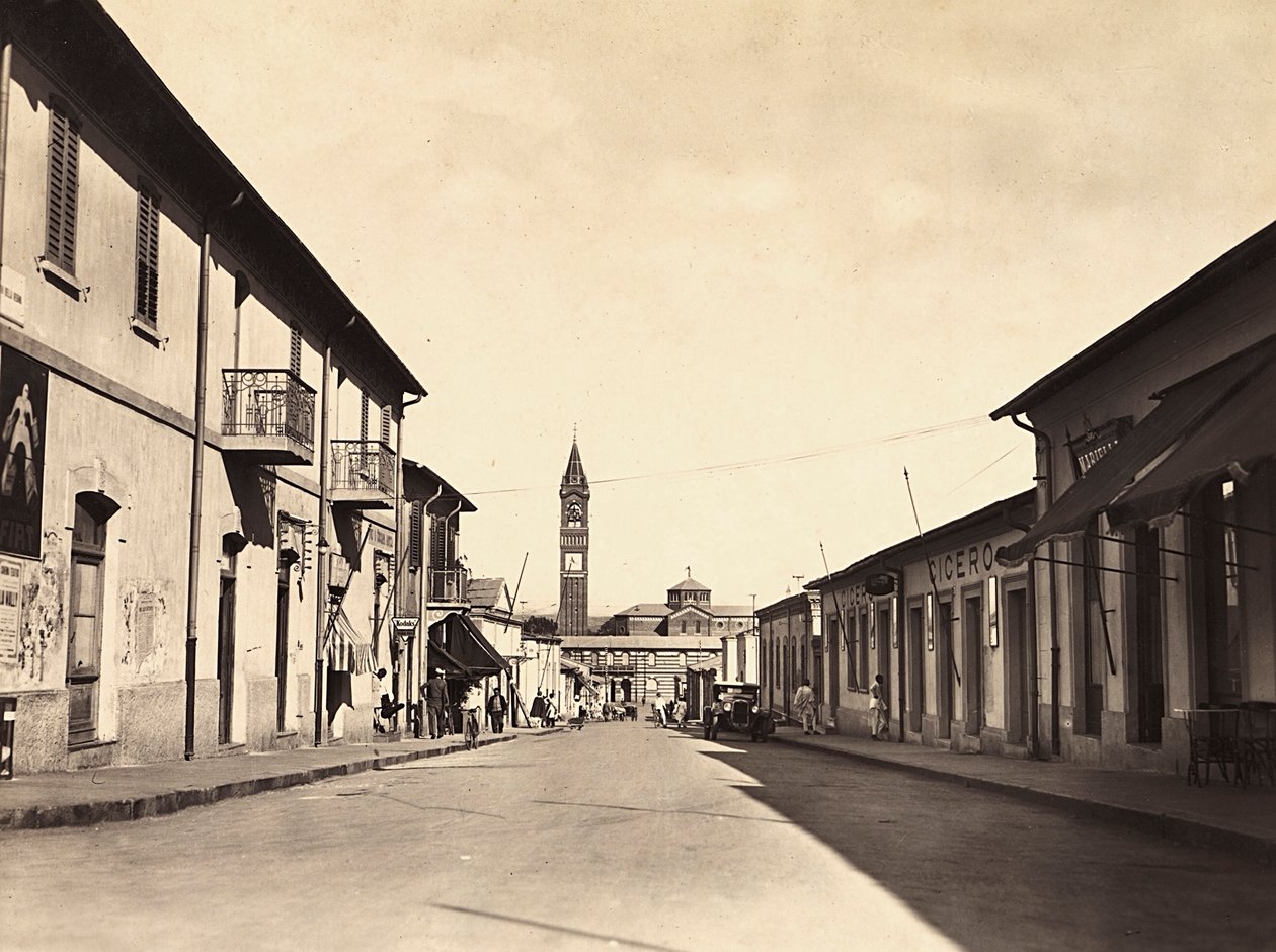 "بناء إمبراطورية" في العصر الفاشي: شارع في أسمرة ، 09/05/1936 (b / w photo) بواسطة موديستينو بالدينيتي