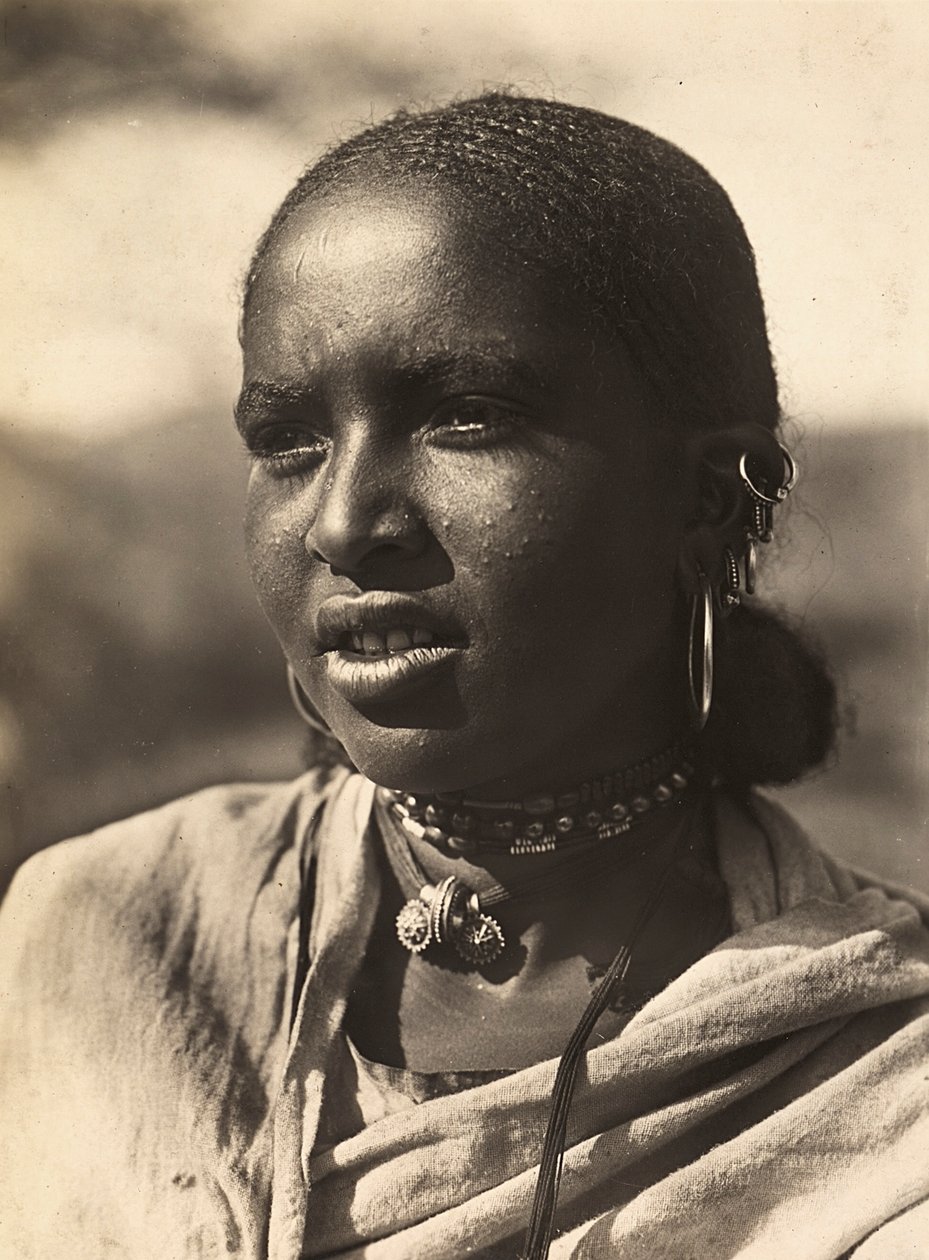 "بناء إمبراطورية" في العصر الفاشي: فتاة حبشية شابة ، 09/05/1936 (b / w photo) بواسطة موديستينو بالدينيتي