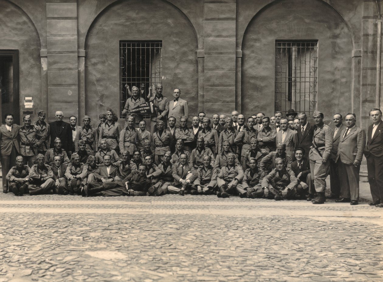 ألبوم "MVSN- Blackshirts": ميليشيا متطوعة في حرب المغادرة لأفريقيا (صورة بالأبيض والأسود) بواسطة Mortacchini Mortacchini