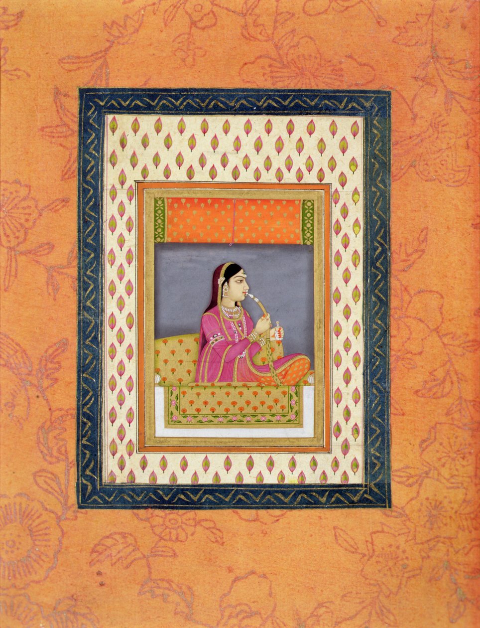 سيدة تدخن النرجيلة وتحمل قارورة عطر ، 1760 ج (مرحاض غير شفاف على الورق) بواسطة مدرسة موغال
