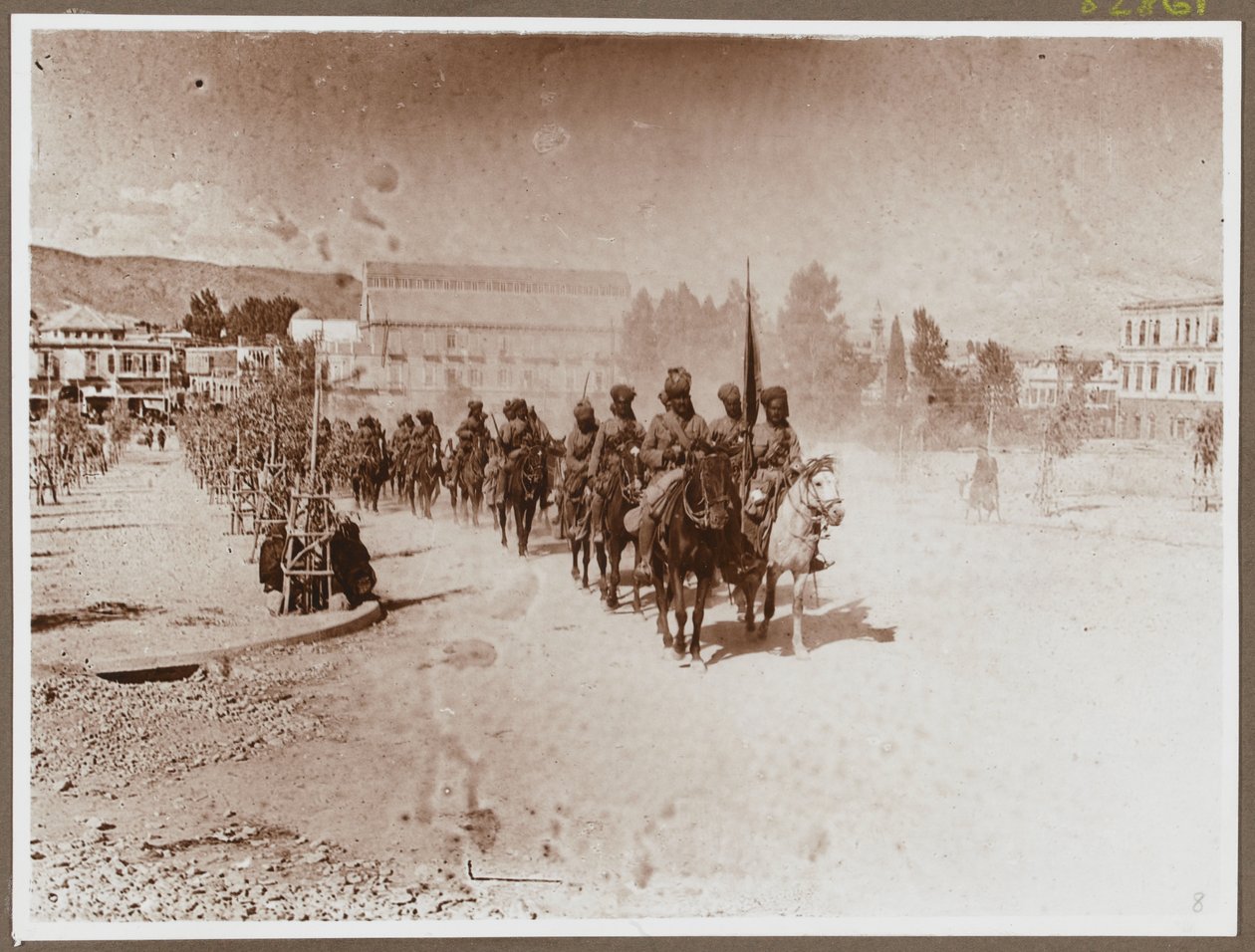 مسيرة هودسون التاسعة للخيول عبر دمشق، 2 أكتوبر 1918 (صورة بالأبيض والأسود) بواسطة بيت صور مولليك