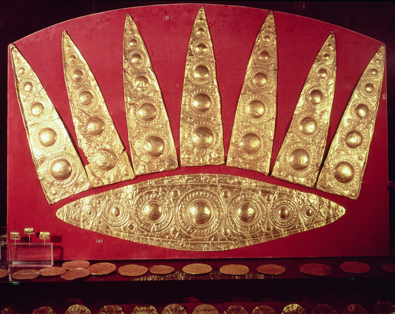 تيارا من Grave III ، Grave Circle A ، Mycenae ، القرن السادس عشر قبل الميلاد (الذهب) بواسطة الميسينية
