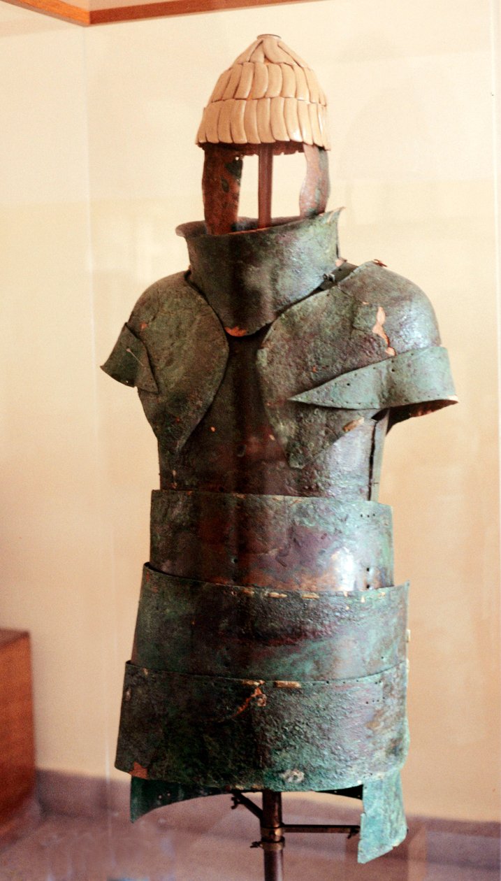 خوذة Cuirass و Boar&39;s Tusk (برونزية و ناب) بواسطة الميسينية