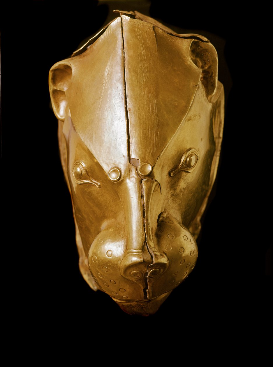 Mycenian art: rhython or rhyton or golden rython (glass of apparat) in the shape of a lion