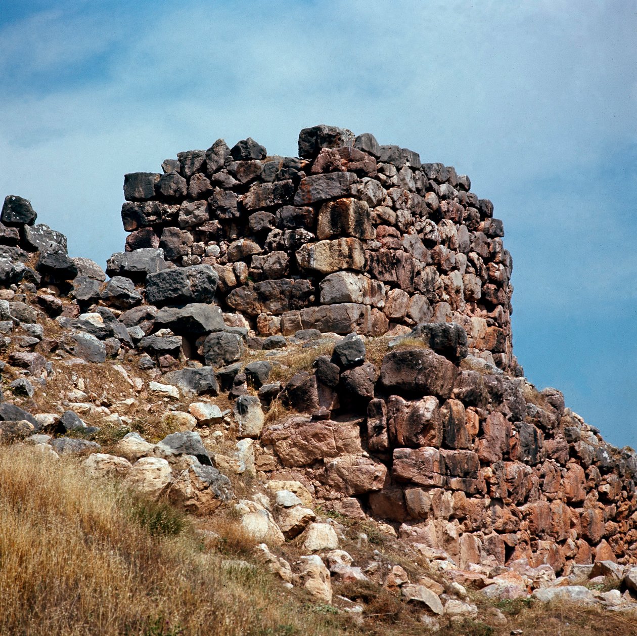 Mycenian art: views of one of the towers of the site of the city Tirynthe built around 1200 BC. Grece بواسطة الميسينية