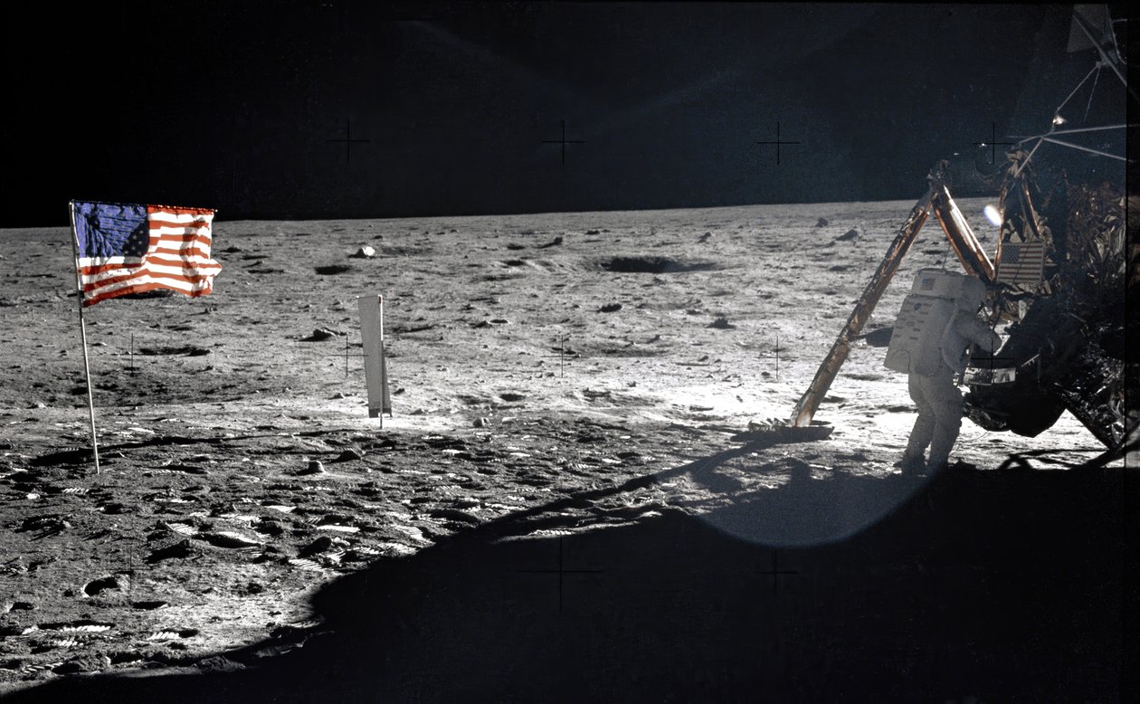 أبولو 11 - ناسا ، 1969. بواسطة صور وكالة ناسا