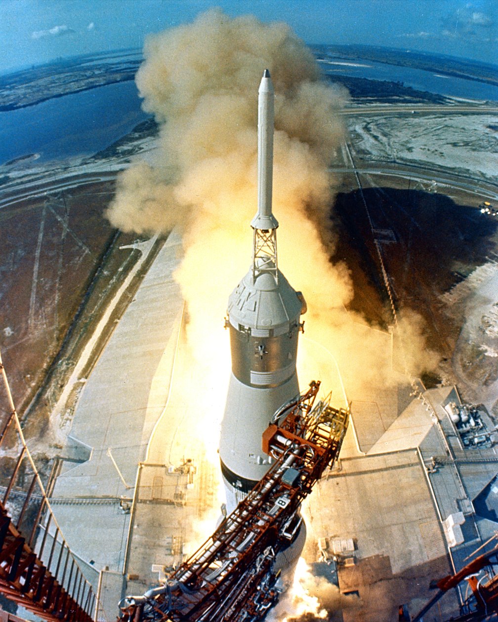 أبولو 11 - ناسا ، 1969. بواسطة صور وكالة ناسا