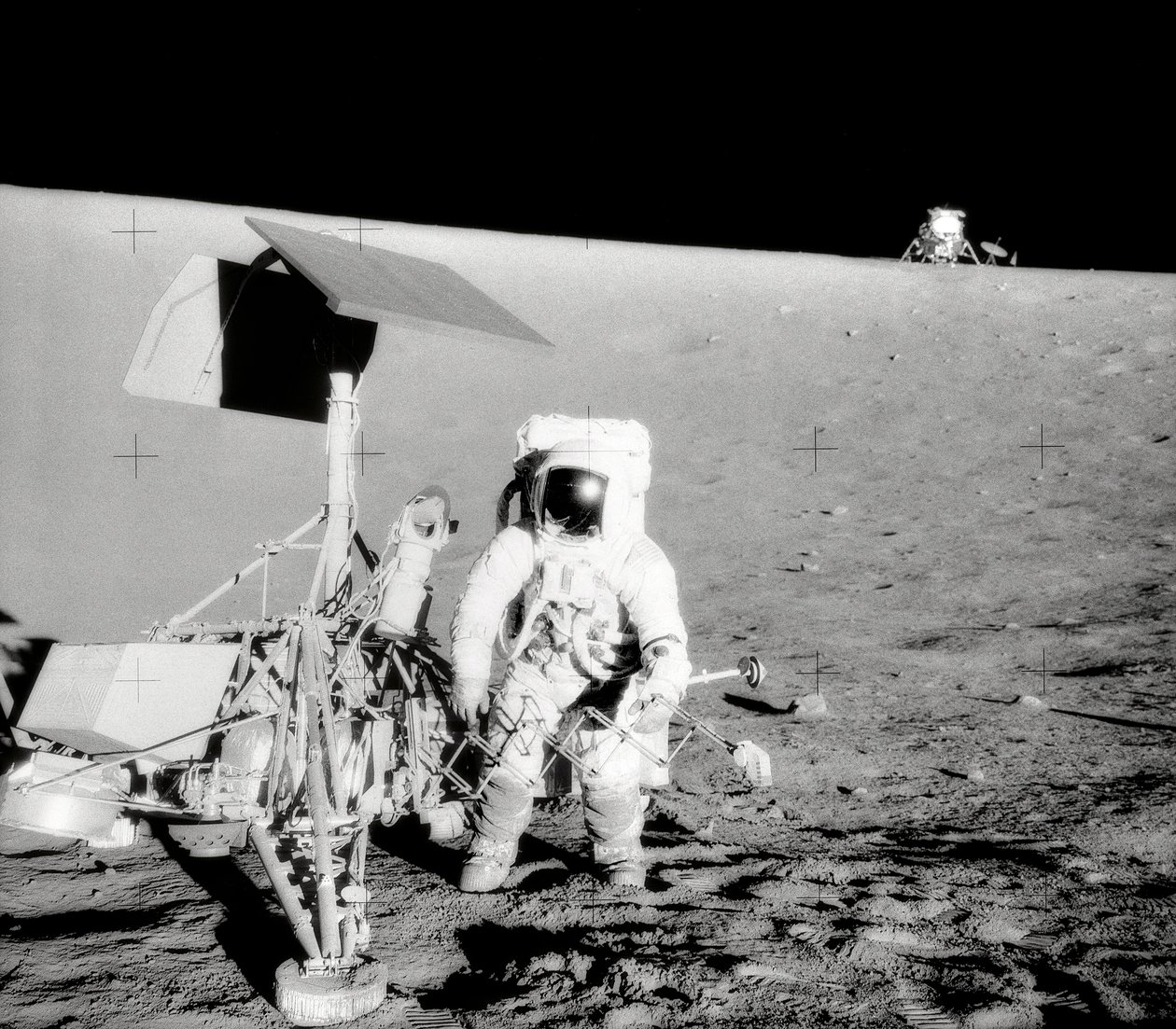 أبولو 12 - ناسا ، 1969. بواسطة صور وكالة ناسا