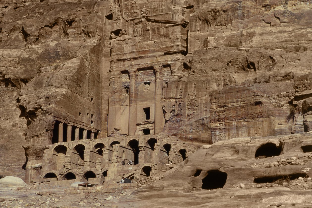 مقابر الصخور بواسطة نبطي