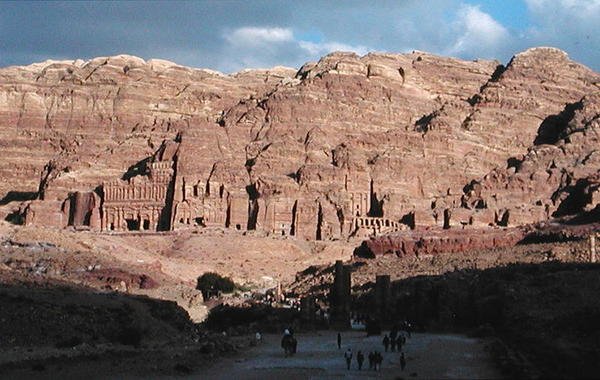عرض الواجهات المنحوتة بواسطة نبطي
