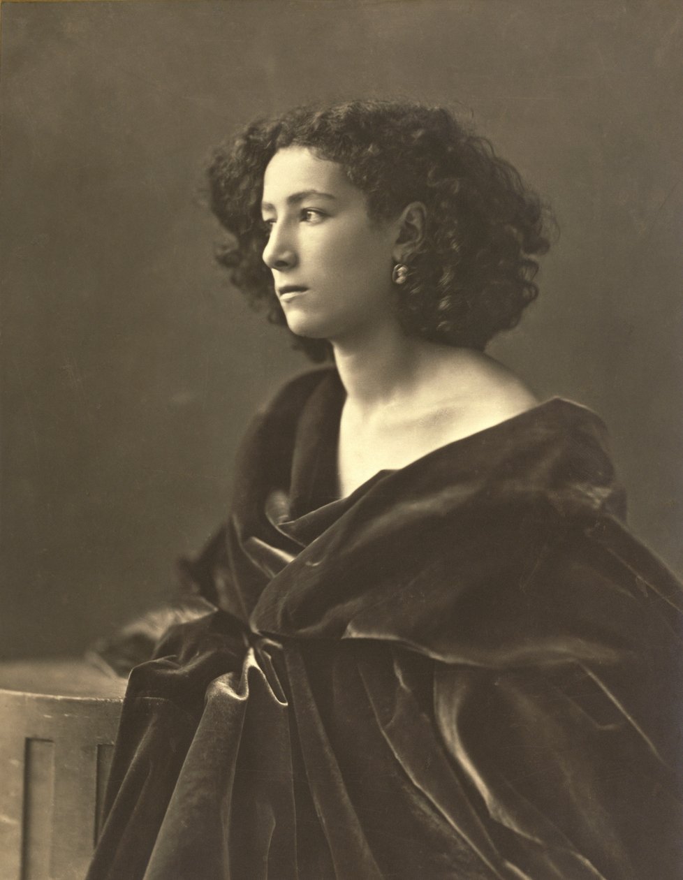 سارة برنهاردت (1844-1924) ممثلة فرنسية ، تصوير غاسبارد-فيليكس تورناشون الملقب نادار بواسطة نادار